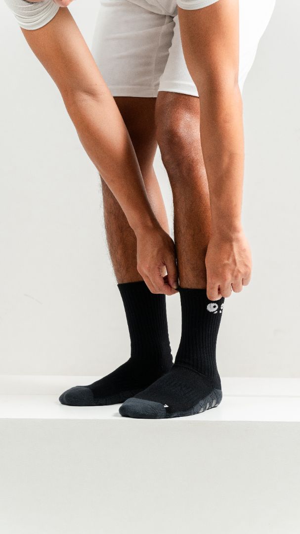 Geko Performance Grip Socks (Black)